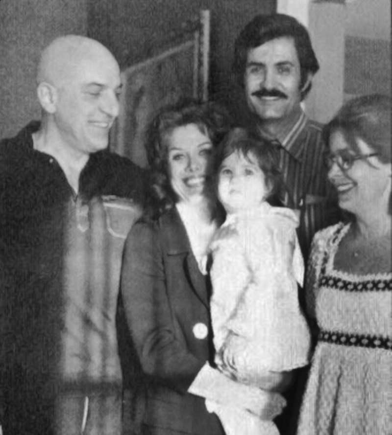 Jennifer Aniston con i genitori e Telly Savalas